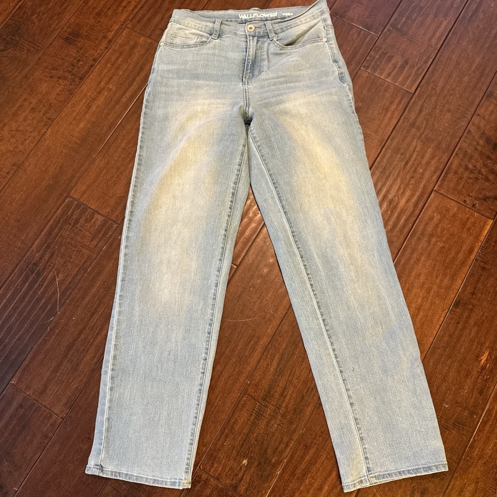 Light Wash Straight Leg Jeans